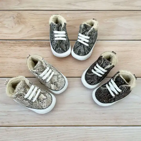 Futrovane patikice za bebe devojčice "Snake"