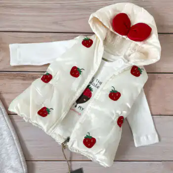 Kompletić sa futrovanim prslukom Cumino "Jagodice"