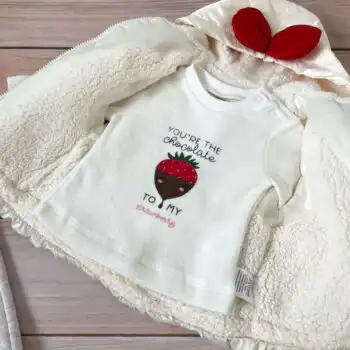 Kompletić sa futrovanim prslukom Cumino "Jagodice"