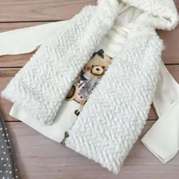 Trodelni kompletić sa krznenim prslukom "Meda"