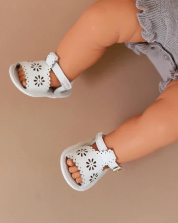 Nehodajuće bele bebi sandalice