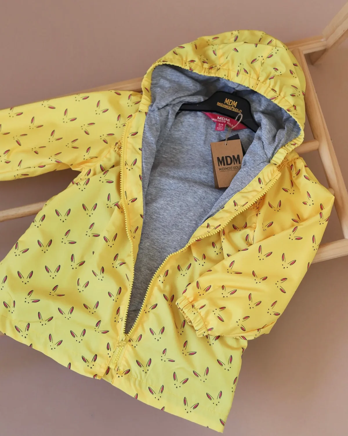 Šuškava prolećna jaknica i torbica žuta
