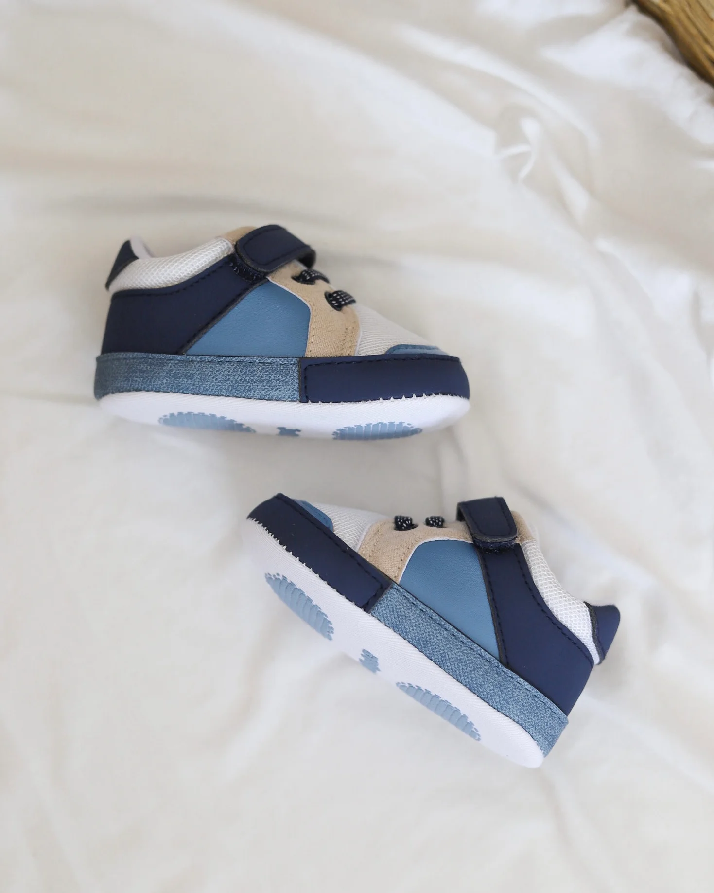 Trobojne nehodajuće patike teget Jungle